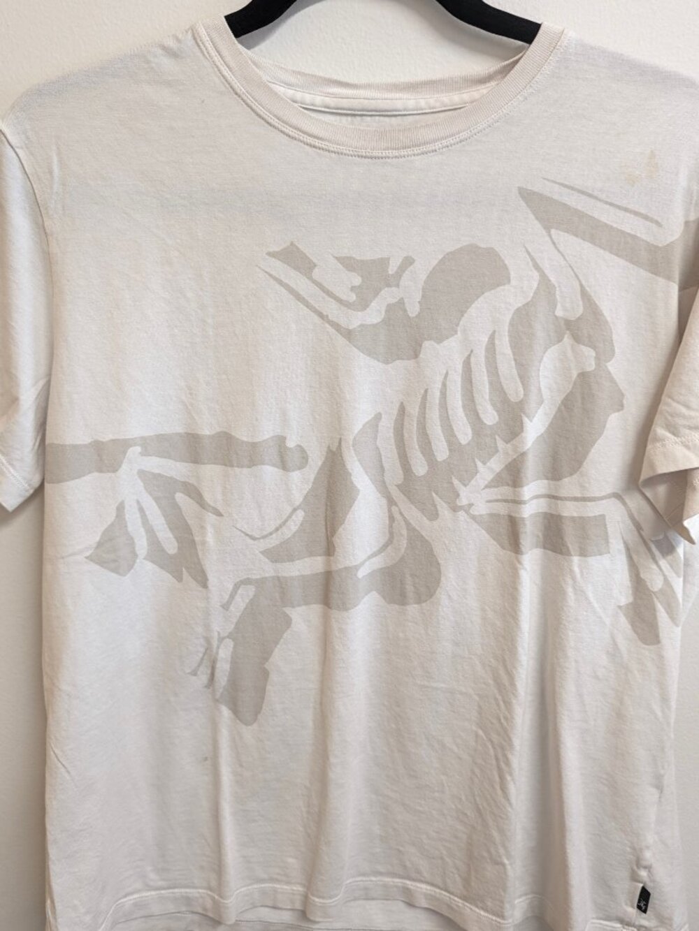 Acrteryx Women's white top short sleeve Medium